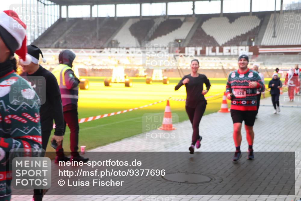 07.12.2025 - St. Pauli X-Mass-Run No. 15 Luisa Fischer http://msf.ph/oto/9377696 07.12.2025 10:27:39 Ziel 159, 1312, 1317, 1468, 1472, 1618, 3571, 3714, 3715, 3720, 3722, 3723, 3771, 3787, 3793, 3828, 4185, 4225, 4334, 4353, 4384, 4391, 4409, 4410, 4435, 4705 meine-sportfotos.de
