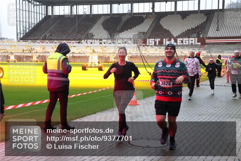 07.12.2025 - St. Pauli X-Mass-Run No. 15 Luisa Fischer http://msf.ph/oto/9377701 07.12.2025 10:27:39 Ziel 899, 3828, 1468, 1472, 159, 1312, 1317, 1468, 1472, 1618, 3571, 3714, 3715, 3720, 3722, 3723, 3771, 3787, 3793, 3828, 4185, 4225, 4334, 4353, 4384, 4391, 4409, 4410, 4435, 4705 meine-sportfotos.de