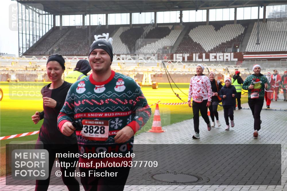 07.12.2025 - St. Pauli X-Mass-Run No. 15 Luisa Fischer http://msf.ph/oto/9377709 07.12.2025 10:27:40 Ziel 15, 3828, 1468, 1472, 159, 1312, 1317, 1468, 1472, 1618, 2677, 3571, 3706, 3707, 3714, 3715, 3720, 3722, 3723, 3771, 3787, 3793, 3828, 4185, 4225, 4334, 4353, 4384, 4391, 4409, 4410, 4435 meine-sportfotos.de
