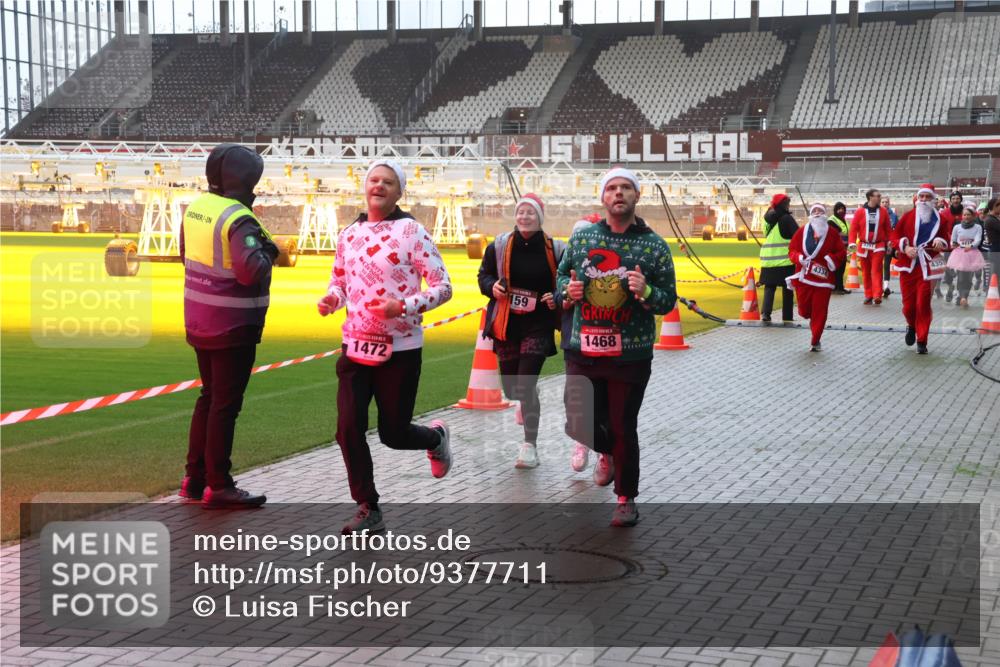 07.12.2025 - St. Pauli X-Mass-Run No. 15 Luisa Fischer http://msf.ph/oto/9377711 07.12.2025 10:27:42 Ziel 4334, 1472, 159, 1468, 441, 159, 1312, 1317, 1468, 1472, 1618, 2677, 3154, 3156, 3571, 3706, 3707, 3714, 3715, 3720, 3722, 3723, 3771, 3787, 3793, 4225, 4334, 4353, 4384, 4391, 4409, 4410, 4435 meine-sportfotos.de