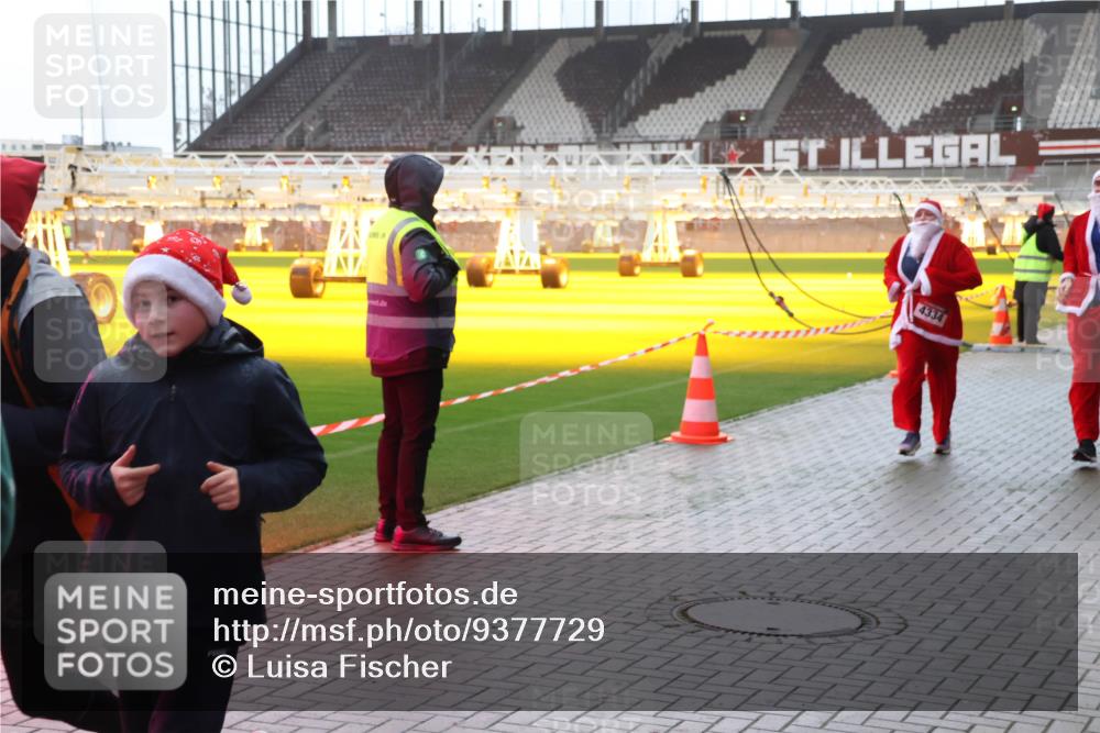 07.12.2025 - St. Pauli X-Mass-Run No. 15 Luisa Fischer http://msf.ph/oto/9377729 07.12.2025 10:27:44 Ziel 4334, 159, 175, 1312, 1317, 1468, 1472, 1618, 2677, 3154, 3156, 3571, 3706, 3707, 3714, 3715, 3720, 3722, 3723, 3793, 4225, 4334, 4353, 4384, 4391, 4409, 4410, 4435 meine-sportfotos.de