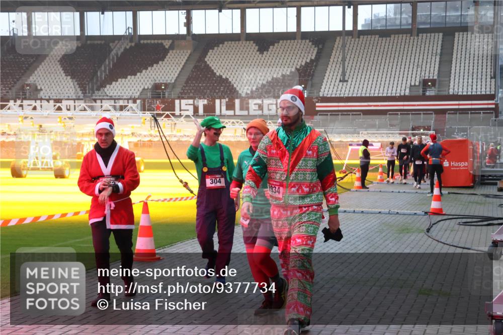 07.12.2025 - St. Pauli X-Mass-Run No. 15 Luisa Fischer http://msf.ph/oto/9377734 07.12.2025 10:02:55 Ziel 1, 304, 1934, 3, 63, 304, 1105, 1828, 1829, 1934, 2472, 2510, 2514, 2604, 2780, 2781, 2908, 2923, 3518, 3892, 3944 meine-sportfotos.de
