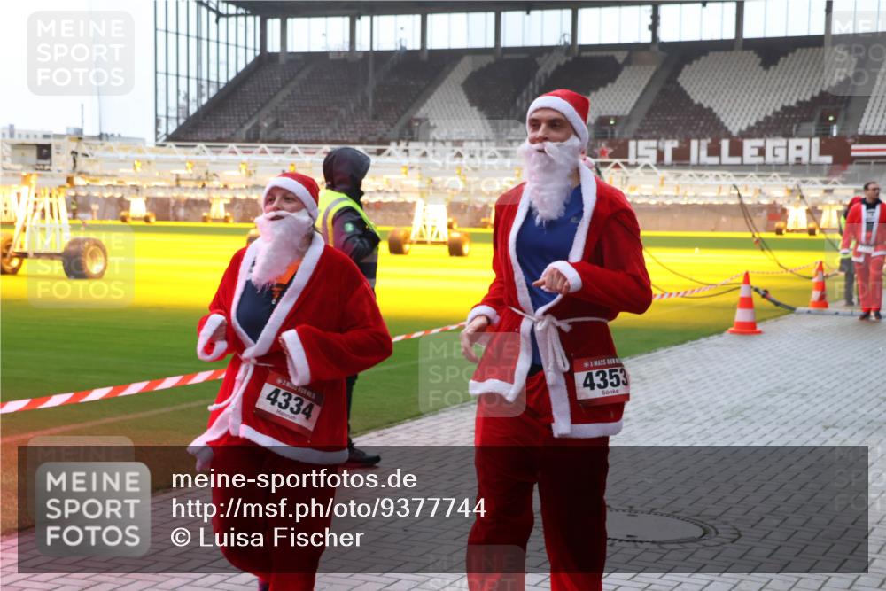 07.12.2025 - St. Pauli X-Mass-Run No. 15 Luisa Fischer http://msf.ph/oto/9377744 07.12.2025 10:27:47 Ziel 4334, 4353, 159, 175, 1312, 1317, 1468, 1472, 1618, 2060, 2677, 3154, 3156, 3571, 3706, 3707, 3714, 3715, 3720, 3722, 3723, 3793, 4225, 4334, 4353, 4391, 4409, 4410, 4435, 4515, 4516 meine-sportfotos.de