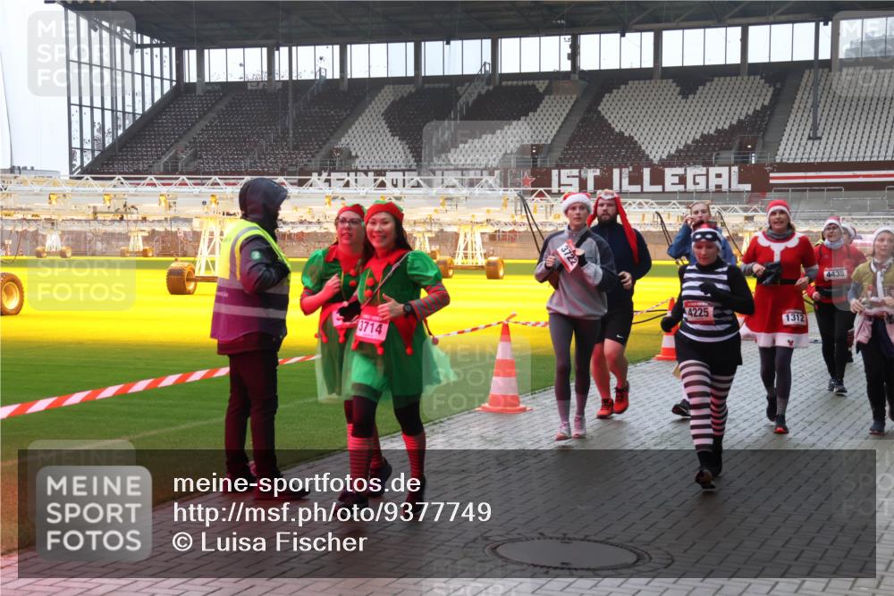 07.12.2025 - St. Pauli X-Mass-Run No. 15 Luisa Fischer http://msf.ph/oto/9377749 07.12.2025 10:27:55 Ziel 3714, 3722, 4225, 1312, 4435, 175, 1312, 1317, 1468, 1472, 1618, 2060, 2101, 2188, 2677, 3154, 3156, 3458, 3571, 3706, 3707, 3713, 3714, 3715, 3720, 3722, 3723, 3793, 4225, 4334, 4353, 4383, 4391, 4409, 4410, 4435, 4462, 4463, 4515, 4516 meine-sportfotos.de