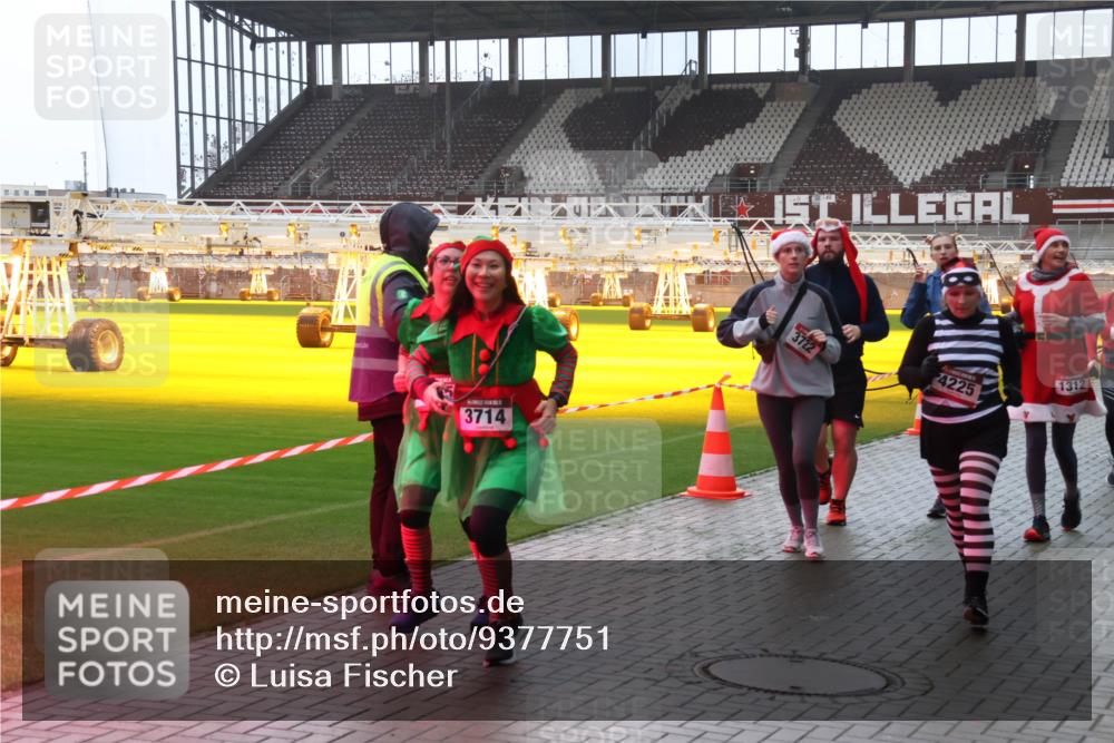 07.12.2025 - St. Pauli X-Mass-Run No. 15 Luisa Fischer http://msf.ph/oto/9377751 07.12.2025 10:27:56 Ziel 3714, 3722, 4225, 1312, 175, 1312, 1317, 1468, 1472, 1618, 2060, 2101, 2188, 2677, 3154, 3156, 3458, 3571, 3706, 3707, 3713, 3714, 3715, 3720, 3722, 3723, 3793, 4225, 4334, 4353, 4383, 4391, 4409, 4410, 4435, 4462, 4463, 4515, 4516 meine-sportfotos.de