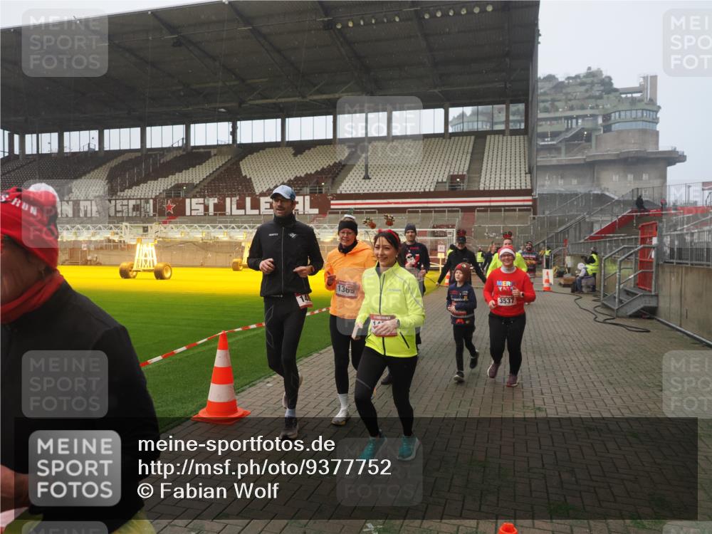 07.12.2025 - St. Pauli X-Mass-Run No. 15 Fabian Wolf http://msf.ph/oto/9377752 07.12.2025 10:06:29 Ziel 34, 187, 562, 1369, 1479, 1480, 1832, 1946, 3213, 3232, 3534, 3535, 3536, 3537, 4459, 4657, 4672, 4677, 4736, 4739 meine-sportfotos.de