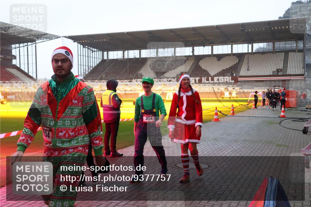07.12.2025 - St. Pauli X-Mass-Run No. 15 Luisa Fischer http://msf.ph/oto/9377757 07.12.2025 10:02:59 Ziel 14, 5, 934, 304, 63, 304, 885, 918, 1105, 1314, 1828, 1829, 1934, 2510, 2514, 2604, 2780, 2781, 2908, 2923, 3284, 3518, 3892, 3944 meine-sportfotos.de