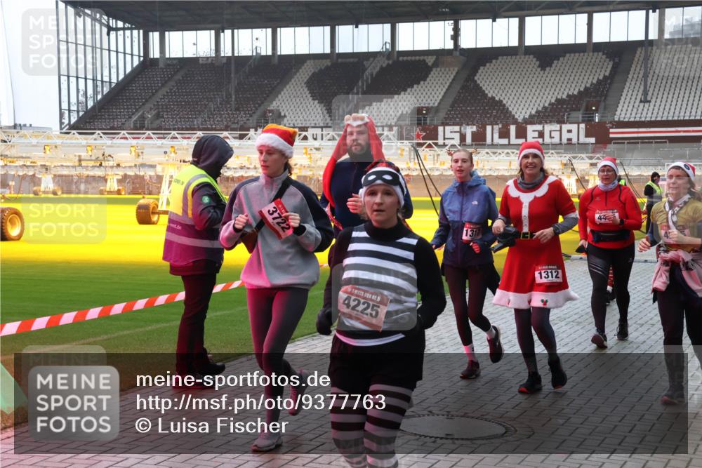 07.12.2025 - St. Pauli X-Mass-Run No. 15 Luisa Fischer http://msf.ph/oto/9377763 07.12.2025 10:27:57 Ziel 3722, 15, 4225, 1317, 1312, 175, 1312, 1317, 1468, 1472, 1618, 2060, 2101, 2188, 2677, 3154, 3156, 3458, 3571, 3706, 3707, 3713, 3714, 3715, 3720, 3722, 3723, 3793, 4225, 4334, 4353, 4383, 4391, 4409, 4410, 4435, 4462, 4463, 4515, 4516 meine-sportfotos.de