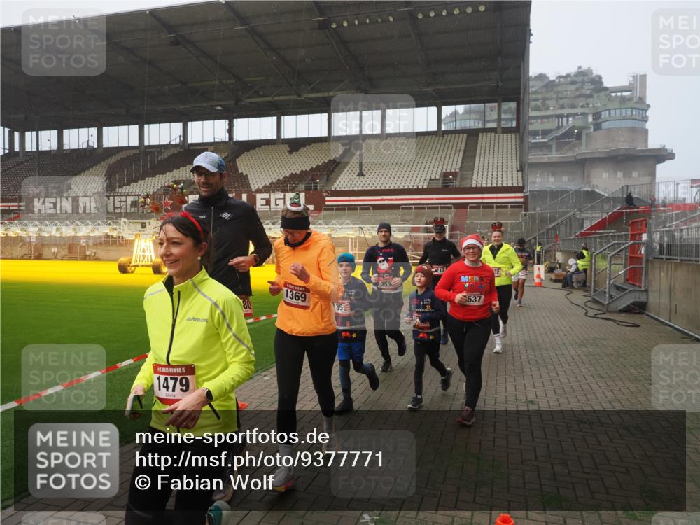 07.12.2025 - St. Pauli X-Mass-Run No. 15 Fabian Wolf http://msf.ph/oto/9377771 07.12.2025 10:06:30 Ziel 34, 187, 562, 1369, 1479, 1480, 1832, 1946, 3213, 3232, 3534, 3535, 3536, 3537, 4459, 4672, 4677 meine-sportfotos.de