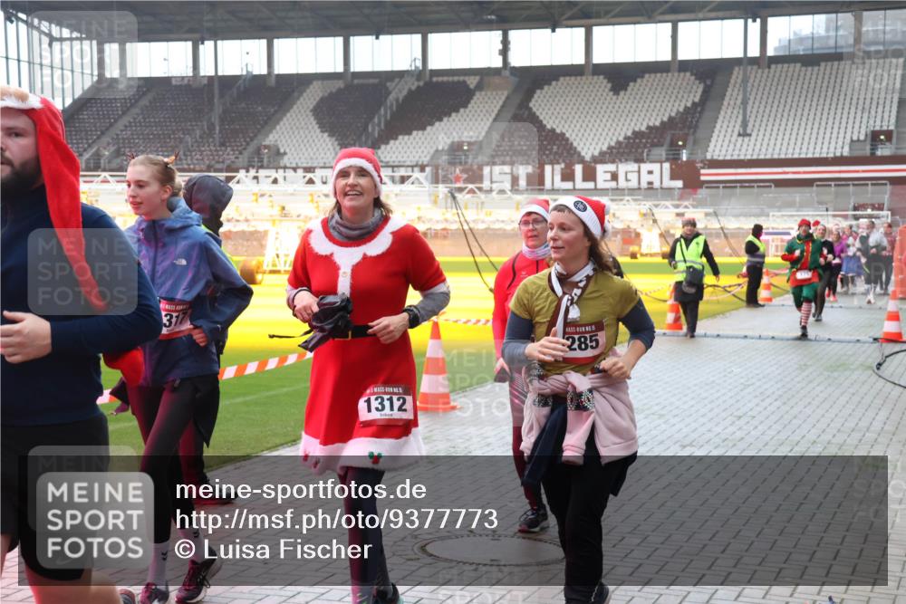 07.12.2025 - St. Pauli X-Mass-Run No. 15 Luisa Fischer http://msf.ph/oto/9377773 07.12.2025 10:27:59 Ziel 317, 15, 1312, 15, 285, 175, 1312, 1317, 1468, 1472, 1618, 2060, 2101, 2188, 2677, 3154, 3156, 3458, 3571, 3706, 3707, 3713, 3714, 3715, 3722, 3723, 3793, 4133, 4225, 4334, 4353, 4383, 4391, 4409, 4410, 4435, 4462, 4463, 4515, 4516 meine-sportfotos.de