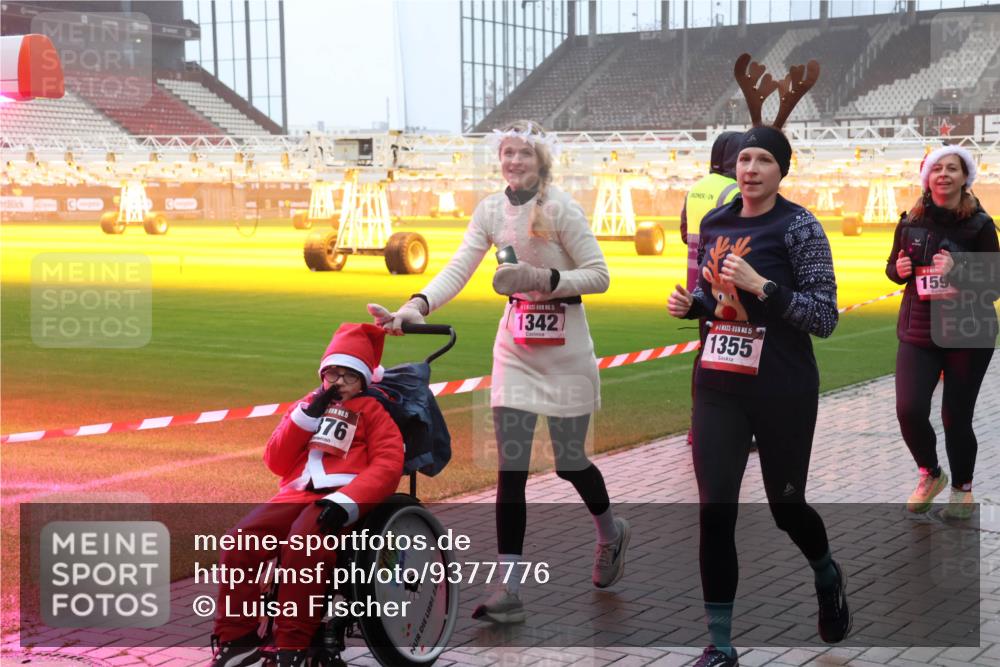 07.12.2025 - St. Pauli X-Mass-Run No. 15 Luisa Fischer http://msf.ph/oto/9377776 07.12.2025 11:08:47 Ziel 15, 376, 15, 1342, 15, 1355, 159, 100, 152, 155, 166, 396, 446, 629, 635, 653, 758, 772, 774, 784, 1078, 1107, 1123, 1129, 1170, 1184, 1226, 1230, 1249, 1342, 1355, 1412, xxxx, 1424, 1491, 1520, 1525, 1559, 1560, 1596, 1625, 1706, 1809, 1810, 2259, 2893, 4584, 4798, 4815, 4819, 4830 meine-sportfotos.de