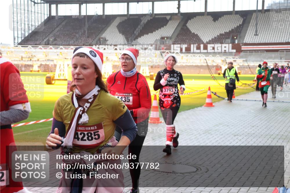 07.12.2025 - St. Pauli X-Mass-Run No. 15 Luisa Fischer http://msf.ph/oto/9377782 07.12.2025 10:28:00 Ziel 5, 15, 4285, 435, 3793, 175, 1312, 1317, 1618, 2060, 2101, 2188, 2677, 3154, 3156, 3458, 3571, 3706, 3707, 3713, 3714, 3715, 3722, 3723, 3793, 4132, 4133, 4225, 4334, 4353, 4383, 4391, 4409, 4410, 4435, 4462, 4463, 4515, 4516 meine-sportfotos.de