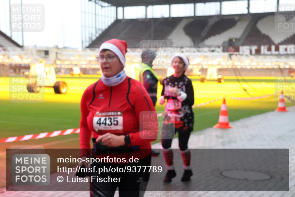 07.12.2025 - St. Pauli X-Mass-Run No. 15 Luisa Fischer http://msf.ph/oto/9377789 07.12.2025 10:28:01 Ziel 4435, 175, 1312, 1317, 1618, 1717, 2060, 2101, 2188, 2677, 3154, 3156, 3458, 3571, 3706, 3707, 3713, 3714, 3715, 3722, 3723, 3793, 4132, 4133, 4225, 4350, 4383, 4391, 4409, 4410, 4435, 4462, 4463, 4515, 4516, 4875 meine-sportfotos.de