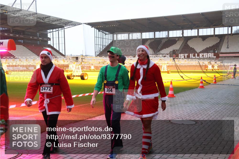 07.12.2025 - St. Pauli X-Mass-Run No. 15 Luisa Fischer http://msf.ph/oto/9377790 07.12.2025 10:03:00 Ziel 15, 2472, 304, 63, 304, 885, 918, 1105, 1314, 1828, 1829, 1934, 2510, 2514, 2604, 2780, 2781, 2908, 2923, 3284, 3518, 3892, 3944 meine-sportfotos.de
