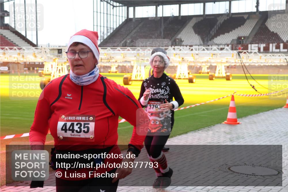 07.12.2025 - St. Pauli X-Mass-Run No. 15 Luisa Fischer http://msf.ph/oto/9377793 07.12.2025 10:28:02 Ziel 150, 4435, 3793, 175, 1312, 1317, 1618, 1717, 2060, 2101, 2188, 2677, 3154, 3156, 3458, 3571, 3706, 3707, 3713, 3714, 3715, 3722, 3723, 3793, 4132, 4133, 4225, 4350, 4383, 4391, 4409, 4410, 4435, 4462, 4463, 4515, 4516, 4538, 4875 meine-sportfotos.de