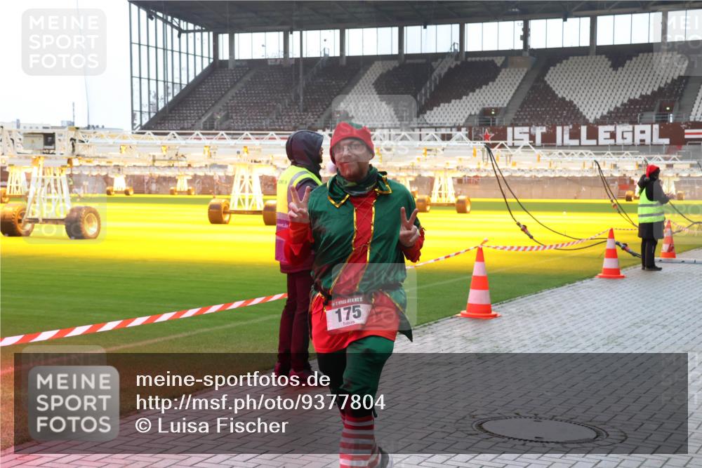 07.12.2025 - St. Pauli X-Mass-Run No. 15 Luisa Fischer http://msf.ph/oto/9377804 07.12.2025 10:28:06 Ziel 06, 3, 15, 175, 175, 1312, 1317, 1717, 2060, 2101, 2188, 2677, 3154, 3156, 3458, 3571, 3706, 3707, 3713, 3714, 3715, 3722, 3723, 3793, 4132, 4133, 4225, 4350, 4383, 4409, 4435, 4453, 4454, 4462, 4463, 4515, 4516, 4527, 4538, 4875 meine-sportfotos.de
