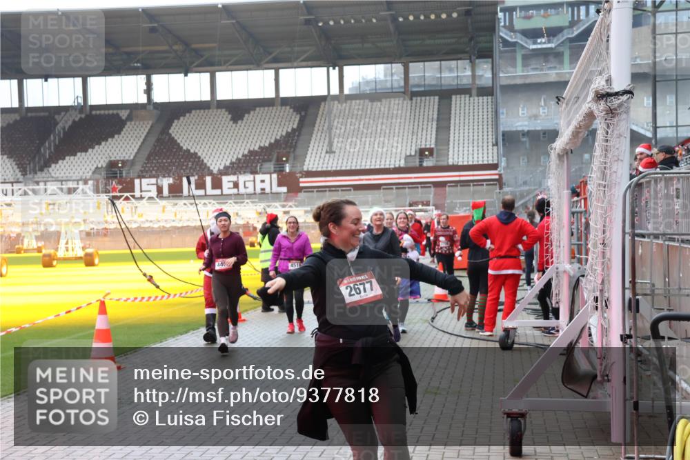 07.12.2025 - St. Pauli X-Mass-Run No. 15 Luisa Fischer http://msf.ph/oto/9377818 07.12.2025 10:28:10 Ziel 446, 451, 2677, 175, 1312, 1717, 1742, 1745, 2060, 2101, 2188, 2677, 3154, 3156, 3458, 3571, 3706, 3707, 3713, 3714, 3715, 3722, 3723, 3793, 3879, 3881, 3883, 4065, 4132, 4133, 4189, 4350, 4383, 4435, 4453, 4454, 4462, 4463, 4515, 4516, 4527, 4538, 4875 meine-sportfotos.de