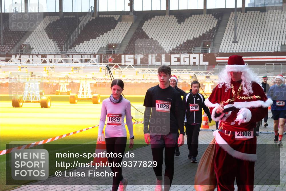 07.12.2025 - St. Pauli X-Mass-Run No. 15 Luisa Fischer http://msf.ph/oto/9377829 07.12.2025 10:03:19 Ziel 15, 1829, 1828, 2781, 2908, 13, 443, 177, 442, 443, 885, 918, 936, 943, 956, 1105, 1118, 1314, 1594, 1828, 1829, 2505, 2510, 2514, 2604, 2780, 2781, 2908, 3284, 3417, 3518, 3892 meine-sportfotos.de