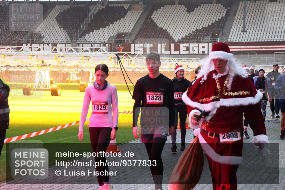 07.12.2025 - St. Pauli X-Mass-Run No. 15 Luisa Fischer http://msf.ph/oto/9377833 07.12.2025 10:03:20 Ziel 5, 1829, 1828, 2780, 992, 2908, 177, 442, 443, 885, 918, 936, 943, 956, 963, 1105, 1118, 1314, 1594, 1828, 1829, 2505, 2510, 2514, 2604, 2780, 2781, 2908, 3284, 3417, 3518, 3892 meine-sportfotos.de