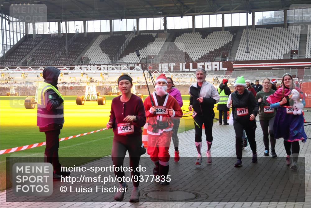 07.12.2025 - St. Pauli X-Mass-Run No. 15 Luisa Fischer http://msf.ph/oto/9377835 07.12.2025 10:28:13 Ziel 4463, 4462, 3571, 3458, 206, 175, 1507, 1717, 1742, 1745, 2060, 2101, 2188, 2677, 3154, 3156, 3412, 3458, 3571, 3706, 3707, 3713, 3714, 3715, 3722, 3723, 3729, 3730, 3793, 3879, 3881, 3883, 4064, 4065, 4132, 4133, 4189, 4344, 4350, 4383, 4435, 4453, 4454, 4462, 4463, 4515, 4516, 4527, 4538, 4700, 4704, 4708, 4710, 4875 meine-sportfotos.de