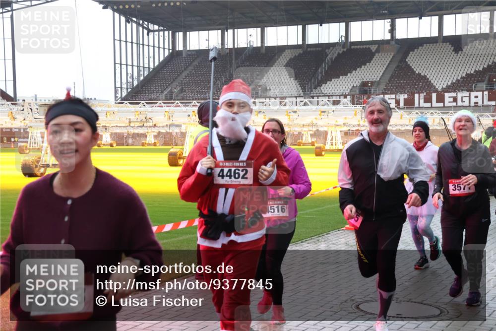 07.12.2025 - St. Pauli X-Mass-Run No. 15 Luisa Fischer http://msf.ph/oto/9377845 07.12.2025 10:28:14 Ziel 4463, 15, 4462, 516, 357, 175, 1507, 1717, 1742, 1745, 2060, 2101, 2188, 2677, 3154, 3156, 3412, 3458, 3571, 3706, 3707, 3713, 3714, 3715, 3722, 3723, 3727, 3729, 3730, 3793, 3879, 3881, 3883, 4064, 4065, 4132, 4133, 4189, 4344, 4350, 4383, 4435, 4453, 4454, 4462, 4463, 4515, 4516, 4527, 4538, 4700, 4704, 4708, 4710, 4875 meine-sportfotos.de