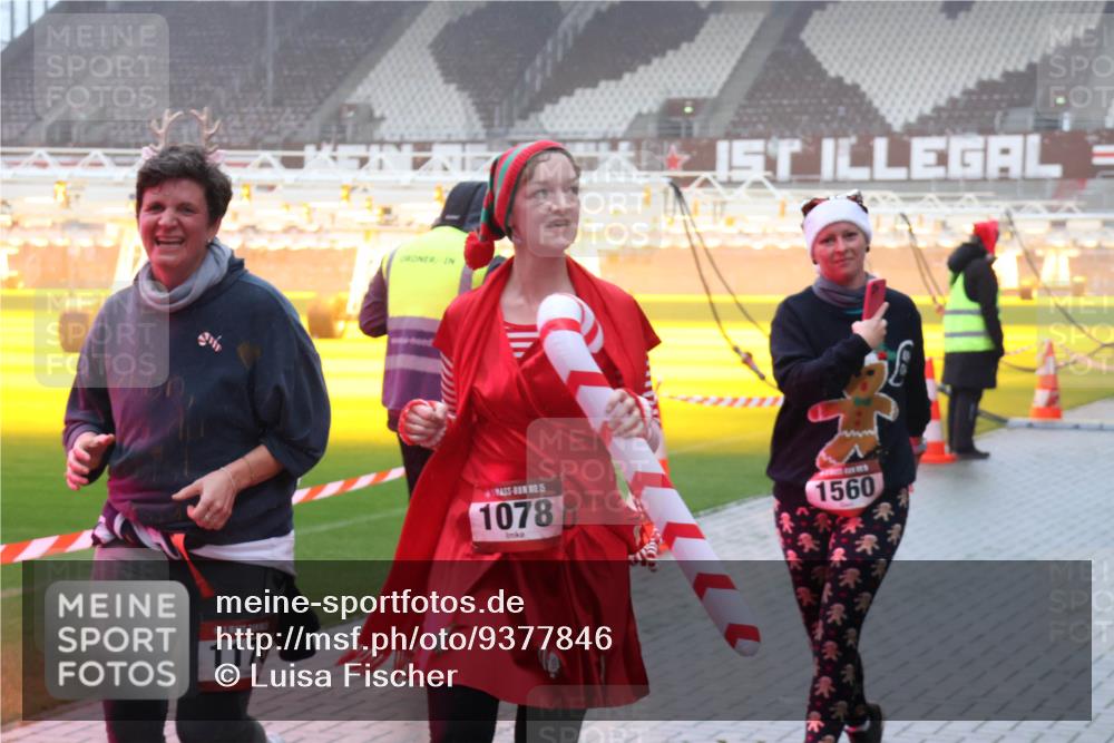 07.12.2025 - St. Pauli X-Mass-Run No. 15 Luisa Fischer http://msf.ph/oto/9377846 07.12.2025 11:08:51 Ziel 1170, 15, 1078, 1560, 100, 152, 155, 166, 396, 446, 629, 635, 653, 758, 772, 784, 1078, 1129, 1170, 1184, 1226, 1230, 1249, 1342, 1355, 1412, xxxx, 1424, 1464, 1491, 1520, 1525, 1559, 1560, 1596, 1625, 1706, 1809, 1810, 2259, 2893, 4471, 4584, 4798, 4815, 4819, 4830 meine-sportfotos.de