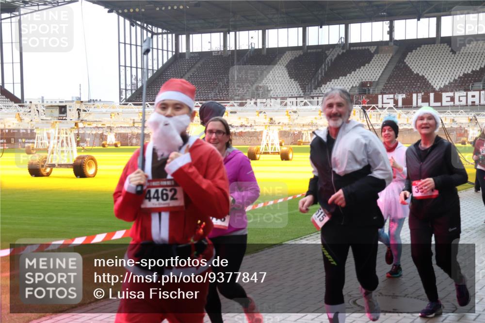 07.12.2025 - St. Pauli X-Mass-Run No. 15 Luisa Fischer http://msf.ph/oto/9377847 07.12.2025 10:28:15 Ziel 4462, 515, 175, 1507, 1717, 1742, 1745, 2060, 2101, 2188, 2677, 3154, 3156, 3412, 3458, 3571, 3706, 3707, 3713, 3714, 3715, 3722, 3723, 3727, 3729, 3730, 3793, 3879, 3881, 3883, 4064, 4065, 4132, 4133, 4189, 4344, 4350, 4376, 4380, 4383, 4435, 4453, 4454, 4462, 4463, 4515, 4516, 4527, 4538, 4700, 4704, 4708, 4710, 4875 meine-sportfotos.de