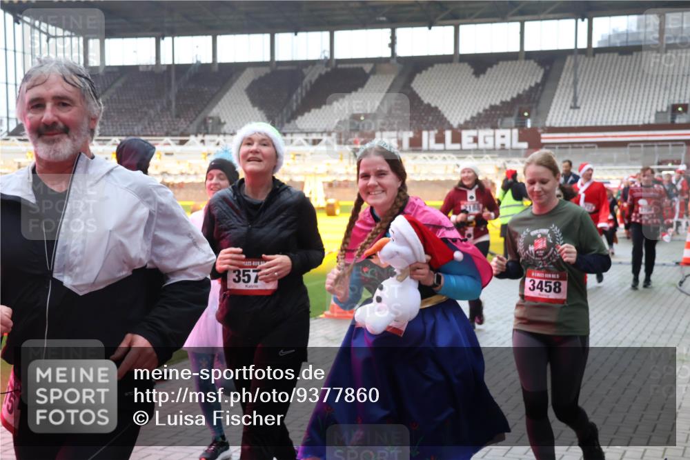 07.12.2025 - St. Pauli X-Mass-Run No. 15 Luisa Fischer http://msf.ph/oto/9377860 07.12.2025 10:28:16 Ziel 357, 2188, 3458, 175, 1507, 1717, 1742, 1745, 2060, 2101, 2188, 2677, 3154, 3156, 3412, 3458, 3706, 3707, 3713, 3714, 3715, 3722, 3723, 3727, 3729, 3730, 3793, 3879, 3881, 3883, 4064, 4065, 4132, 4133, 4189, 4344, 4350, 4376, 4380, 4383, 4435, 4453, 4454, 4462, 4463, 4515, 4516, 4527, 4538, 4700, 4704, 4708, 4710, 4875 meine-sportfotos.de