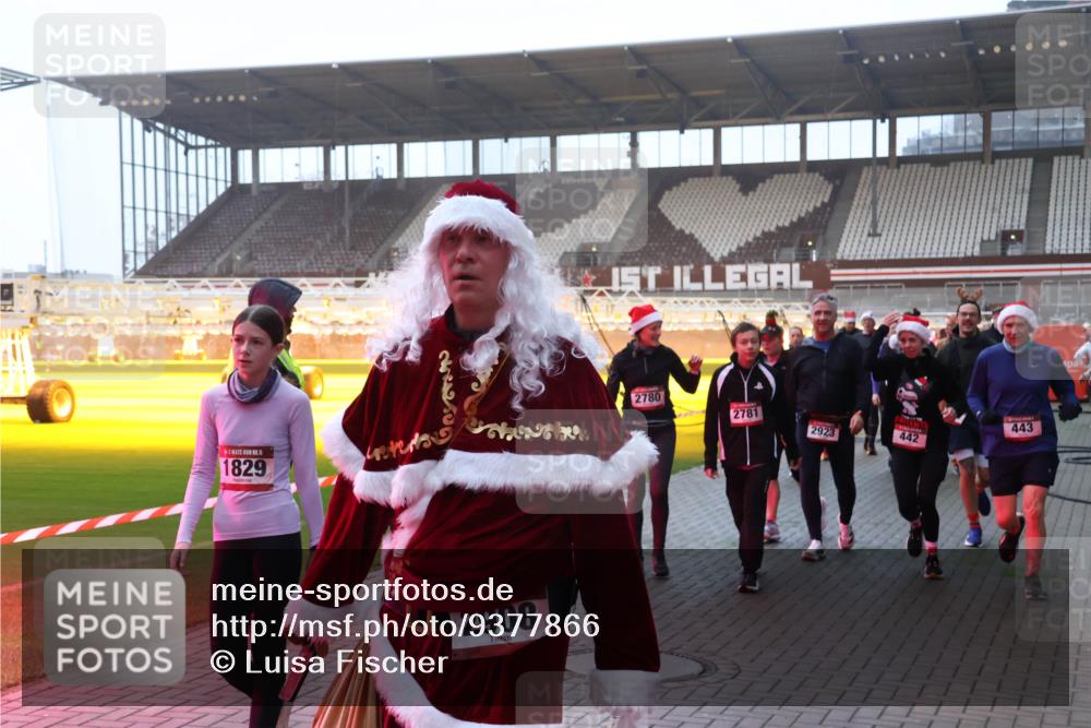 07.12.2025 - St. Pauli X-Mass-Run No. 15 Luisa Fischer http://msf.ph/oto/9377866 07.12.2025 10:03:22 Ziel 15, 1829, 24255, 2908, 2780, 2781, 2923, 442, 443, 177, 442, 443, 460, 885, 918, 936, 943, 956, 963, 965, 1105, 1118, 1314, 1594, 2505, 2510, 2514, 2682, 2780, 2781, 2908, 3284, 3417, 3518, 3892 meine-sportfotos.de