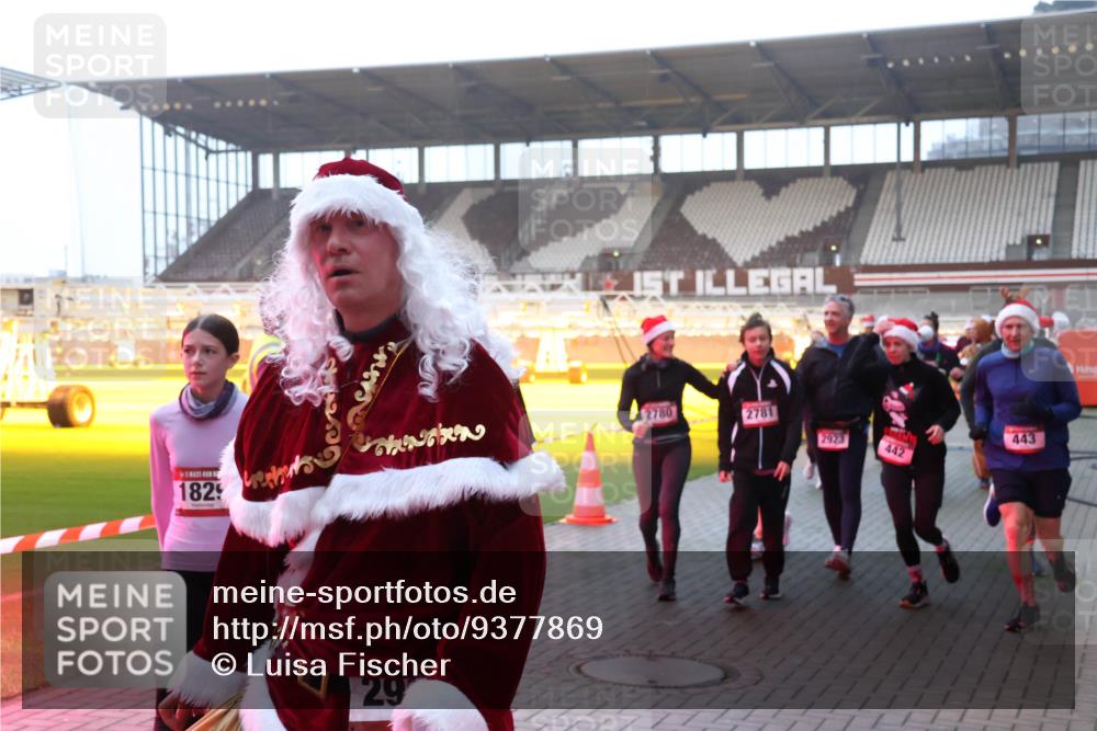 07.12.2025 - St. Pauli X-Mass-Run No. 15 Luisa Fischer http://msf.ph/oto/9377869 07.12.2025 10:03:22 Ziel 1829, 2780, 2781, 2923, 442, 29, 443, 177, 442, 443, 460, 885, 918, 936, 943, 956, 963, 965, 1105, 1118, 1314, 1594, 2505, 2510, 2514, 2682, 2780, 2781, 2908, 3284, 3417, 3518, 3892 meine-sportfotos.de