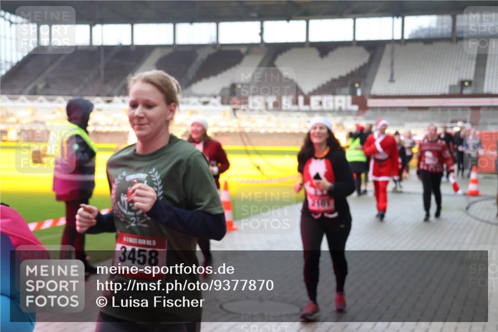 07.12.2025 - St. Pauli X-Mass-Run No. 15 Luisa Fischer http://msf.ph/oto/9377870 07.12.2025 10:28:17 Ziel 3458, 2101, 175, 1507, 1717, 1742, 1745, 2060, 2101, 2188, 2677, 3154, 3156, 3412, 3458, 3706, 3707, 3713, 3714, 3715, 3722, 3723, 3727, 3729, 3730, 3793, 3879, 3881, 3883, 4064, 4065, 4132, 4133, 4159, 4160, 4189, 4344, 4350, 4376, 4380, 4383, 4435, 4453, 4454, 4462, 4463, 4515, 4516, 4527, 4538, 4700, 4704, 4708, 4710, 4875 meine-sportfotos.de