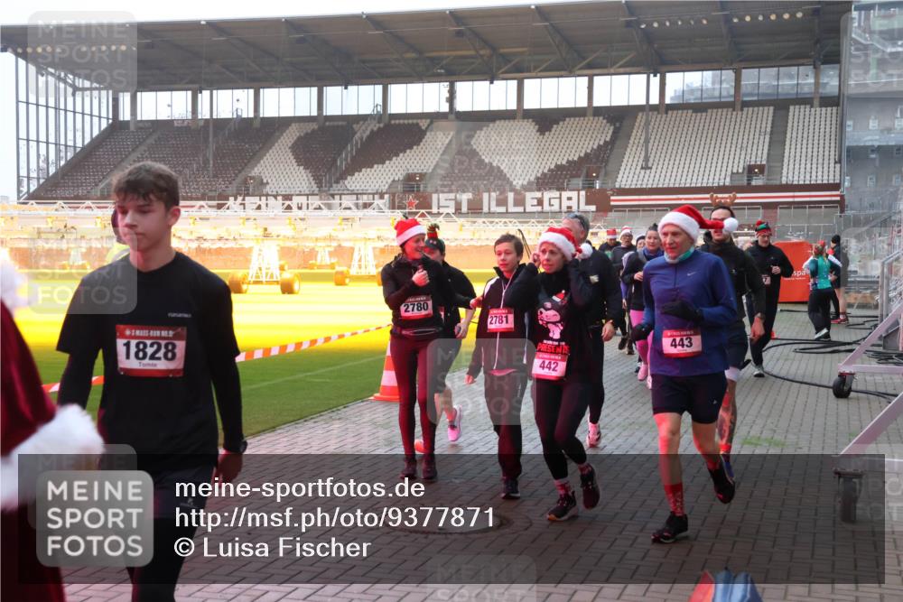 07.12.2025 - St. Pauli X-Mass-Run No. 15 Luisa Fischer http://msf.ph/oto/9377871 07.12.2025 10:03:23 Ziel 1828, 2780, 2781, 443, 442, 177, 442, 443, 460, 885, 918, 936, 943, 956, 963, 965, 1105, 1118, 1314, 1594, 2505, 2510, 2514, 2682, 2780, 2781, 2908, 3284, 3417, 3518, 3892 meine-sportfotos.de