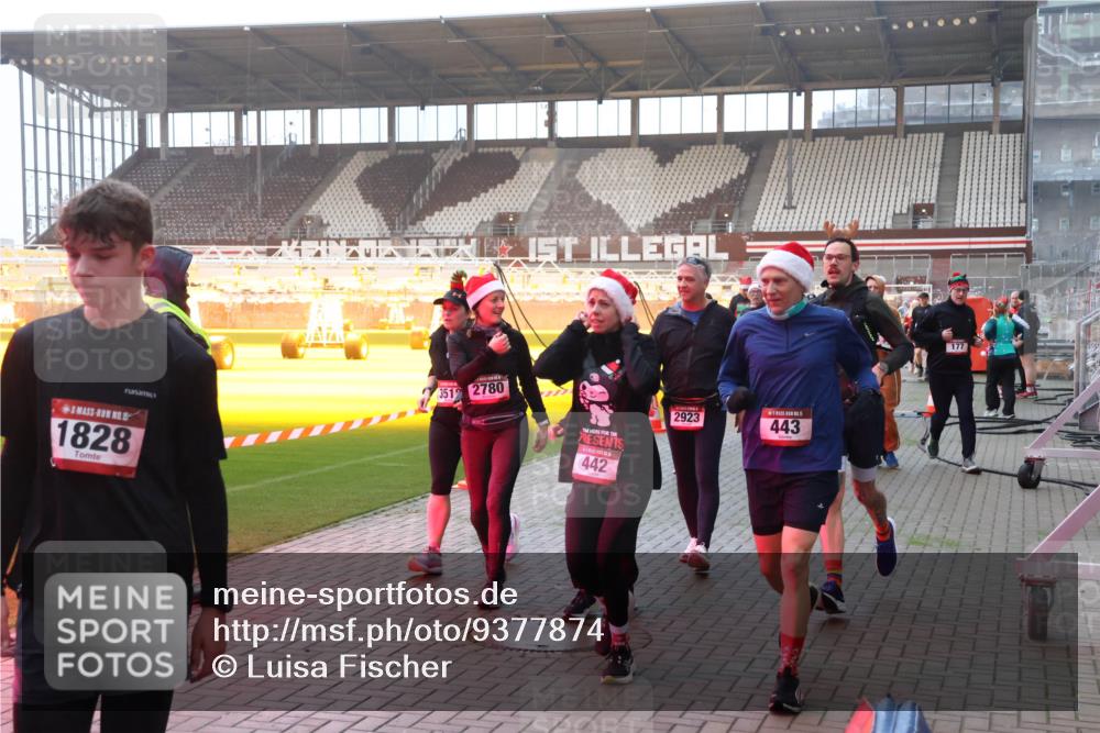 07.12.2025 - St. Pauli X-Mass-Run No. 15 Luisa Fischer http://msf.ph/oto/9377874 07.12.2025 10:03:23 Ziel 351, 2780, 15, 1828, 442, 2923, 443, 177, 177, 442, 443, 460, 885, 918, 936, 943, 956, 963, 965, 1105, 1118, 1314, 1594, 2505, 2510, 2514, 2682, 2780, 2781, 2908, 3284, 3417, 3518, 3892 meine-sportfotos.de