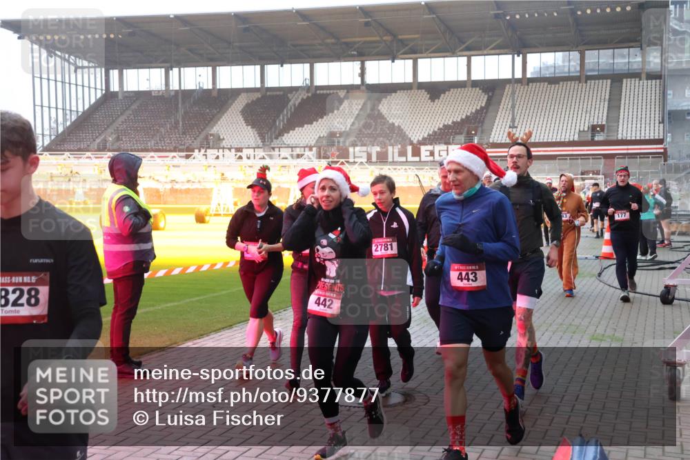 07.12.2025 - St. Pauli X-Mass-Run No. 15 Luisa Fischer http://msf.ph/oto/9377877 07.12.2025 10:03:24 Ziel 442, 1, 28, 2781, 15, 443, 177, 177, 442, 443, 460, 885, 918, 936, 943, 956, 963, 965, 1105, 1118, 1314, 1594, 2505, 2510, 2514, 2682, 2780, 2781, 2908, 3284, 3417, 3518, 3892 meine-sportfotos.de