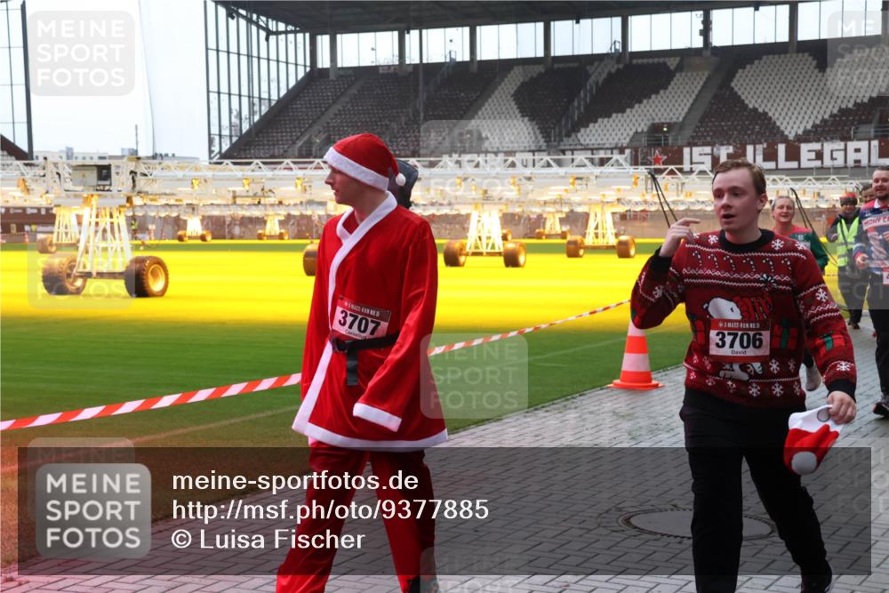 07.12.2025 - St. Pauli X-Mass-Run No. 15 Luisa Fischer http://msf.ph/oto/9377885 07.12.2025 10:28:25 Ziel 15, 3707, 15, 3706, 175, 1507, 1717, 1742, 1745, 2060, 2101, 2188, 2677, 2723, 3154, 3156, 3395, 3412, 3413, 3458, 3472, 3706, 3707, 3713, 3727, 3729, 3730, 3879, 3881, 3883, 4064, 4065, 4132, 4133, 4159, 4160, 4189, 4245, 4344, 4350, 4376, 4380, 4383, 4453, 4454, 4462, 4463, 4515, 4516, 4527, 4538, 4697, 4698, 4700, 4701, 4702, 4704, 4706, 4707, 4708, 4710, 4875 meine-sportfotos.de