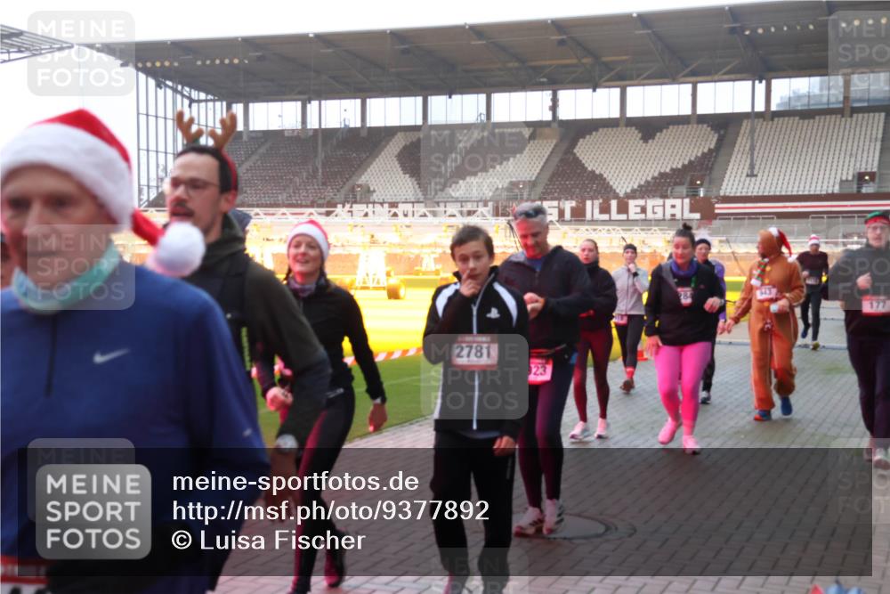 07.12.2025 - St. Pauli X-Mass-Run No. 15 Luisa Fischer http://msf.ph/oto/9377892 07.12.2025 10:03:25 Ziel 2781, 284, 943, 177, 177, 442, 443, 460, 885, 918, 936, 943, 956, 963, 965, 1105, 1118, 1314, 1594, 2505, 2510, 2514, 2682, 2780, 2781, 2908, 3284, 3417, 3518, 3892 meine-sportfotos.de