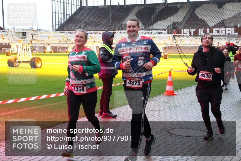 07.12.2025 - St. Pauli X-Mass-Run No. 15 Luisa Fischer http://msf.ph/oto/9377901 07.12.2025 10:28:27 Ziel 15, 4350, 15, 4875, 4538, 175, 1507, 1717, 1742, 1745, 2060, 2101, 2188, 2526, 2677, 2723, 3154, 3156, 3395, 3412, 3413, 3454, 3458, 3472, 3706, 3707, 3713, 3727, 3729, 3730, 3879, 3881, 3883, 4064, 4065, 4132, 4133, 4159, 4160, 4189, 4245, 4344, 4350, 4376, 4380, 4383, 4453, 4454, 4462, 4463, 4515, 4516, 4527, 4538, 4697, 4698, 4700, 4701, 4702, 4704, 4706, 4707, 4708, 4710, 4875 meine-sportfotos.de