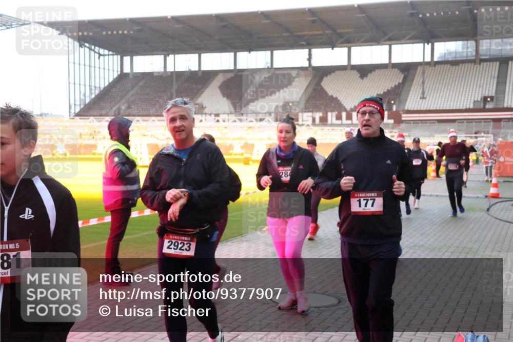 07.12.2025 - St. Pauli X-Mass-Run No. 15 Luisa Fischer http://msf.ph/oto/9377907 07.12.2025 10:03:27 Ziel 15, 81, 2923, 284, 1, 15, 177, 177, 442, 443, 460, 885, 918, 936, 943, 956, 963, 965, 1118, 1314, 1594, 2505, 2510, 2514, 2682, 2780, 2781, 2908, 2973, 2975, 3284, 3417, 3518, 3892 meine-sportfotos.de