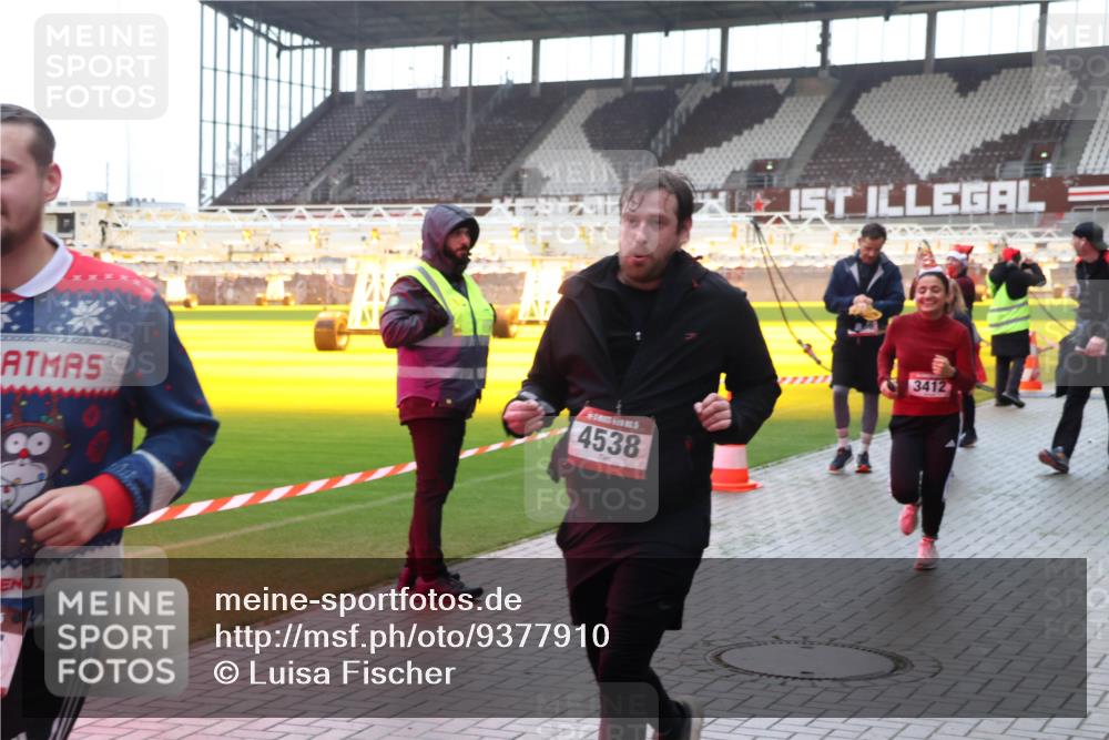 07.12.2025 - St. Pauli X-Mass-Run No. 15 Luisa Fischer http://msf.ph/oto/9377910 07.12.2025 10:28:28 Ziel 00, 4538, 3412, 175, 1507, 1717, 1742, 1745, 2060, 2101, 2188, 2526, 2677, 2723, 3154, 3156, 3395, 3412, 3413, 3454, 3458, 3472, 3706, 3707, 3713, 3727, 3729, 3730, 3879, 3881, 3883, 4064, 4065, 4132, 4133, 4159, 4160, 4189, 4245, 4344, 4350, 4376, 4380, 4383, 4453, 4454, 4462, 4463, 4515, 4516, 4527, 4538, 4697, 4698, 4700, 4701, 4702, 4704, 4706, 4707, 4708, 4710, 4875 meine-sportfotos.de