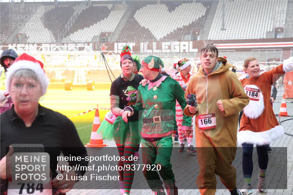 07.12.2025 - St. Pauli X-Mass-Run No. 15 Luisa Fischer http://msf.ph/oto/9377920 07.12.2025 11:09:01 Ziel 6709, 784, 166, 1184, 100, 152, 155, 166, 396, 446, 758, 784, 1078, 1170, 1184, 1412, xxxx, 1424, 1464, 1491, 1502, 1511, 1559, 1560, 1596, 1625, 1706, 2070, 2259, 2879, 2893, 2898, 4471, 4584, 4819, 4830 meine-sportfotos.de