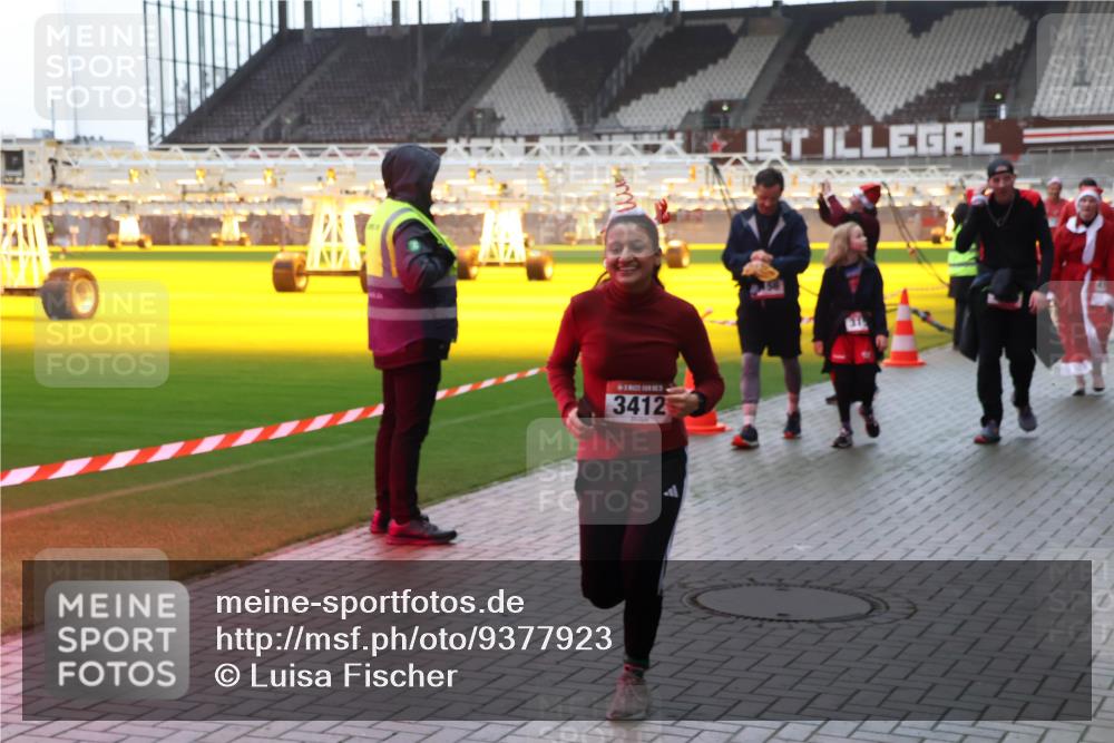 07.12.2025 - St. Pauli X-Mass-Run No. 15 Luisa Fischer http://msf.ph/oto/9377923 07.12.2025 10:28:30 Ziel 3412, 175, 1507, 1717, 1742, 1745, 2060, 2101, 2188, 2526, 2723, 3156, 3395, 3412, 3413, 3454, 3458, 3472, 3713, 3727, 3729, 3730, 3879, 3881, 3883, 4064, 4065, 4132, 4133, 4159, 4160, 4189, 4245, 4344, 4350, 4376, 4380, 4383, 4453, 4454, 4462, 4463, 4515, 4516, 4527, 4538, 4697, 4698, 4700, 4701, 4702, 4704, 4706, 4707, 4708, 4710, 4875 meine-sportfotos.de