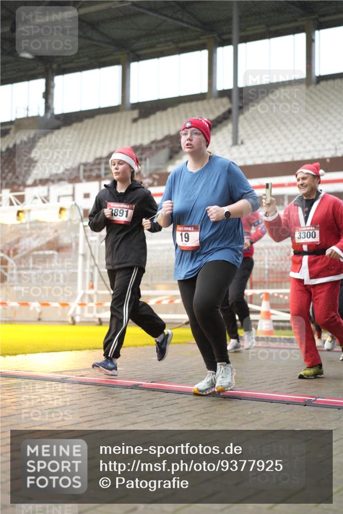07.12.2025 - St. Pauli X-Mass-Run No. 15 Patografie http://msf.ph/oto/9377925 07.12.2025 10:08:52 Ziel 19, 390, 707, 786, 789, 947, 1002, 1031, 1176, 1461, 1465, 1570, 1575, 1576, 2126, 2521, 3212, 3300, 3332, 3335, 3484, 3671, 3891, 3904, 3907, 4066, 4067, 4068 meine-sportfotos.de