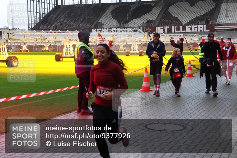 07.12.2025 - St. Pauli X-Mass-Run No. 15 Luisa Fischer http://msf.ph/oto/9377926 07.12.2025 10:28:30 Ziel 34, 315, 41, 175, 1507, 1717, 1742, 1745, 2060, 2101, 2188, 2526, 2723, 3156, 3395, 3412, 3413, 3454, 3458, 3472, 3713, 3727, 3729, 3730, 3879, 3881, 3883, 4064, 4065, 4132, 4133, 4159, 4160, 4189, 4245, 4344, 4350, 4376, 4380, 4383, 4453, 4454, 4462, 4463, 4515, 4516, 4527, 4538, 4697, 4698, 4700, 4701, 4702, 4704, 4706, 4707, 4708, 4710, 4875 meine-sportfotos.de