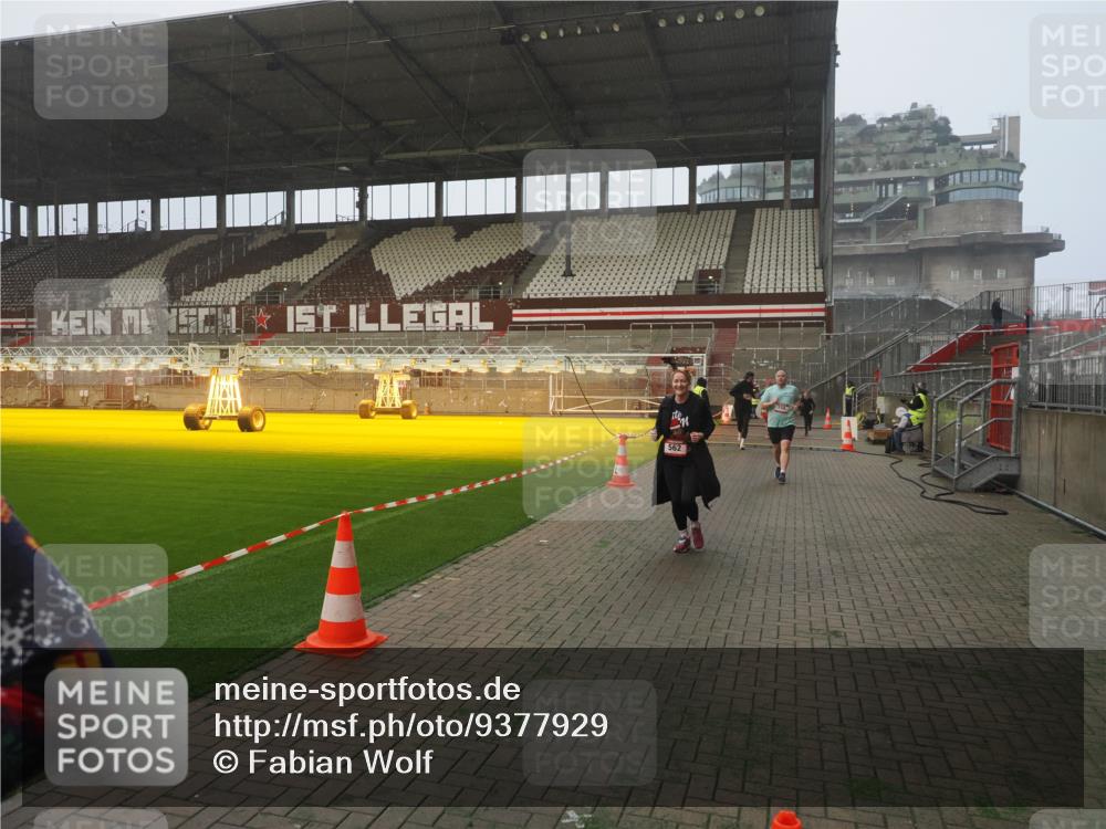 07.12.2025 - St. Pauli X-Mass-Run No. 15 Fabian Wolf http://msf.ph/oto/9377929 07.12.2025 10:06:35 Ziel 34, 150, 562, 1369, 1479, 1480, 1946, 3213, 3232, 3330, 3534, 3535, 3536, 3537, 3970, 3971, 4459 meine-sportfotos.de
