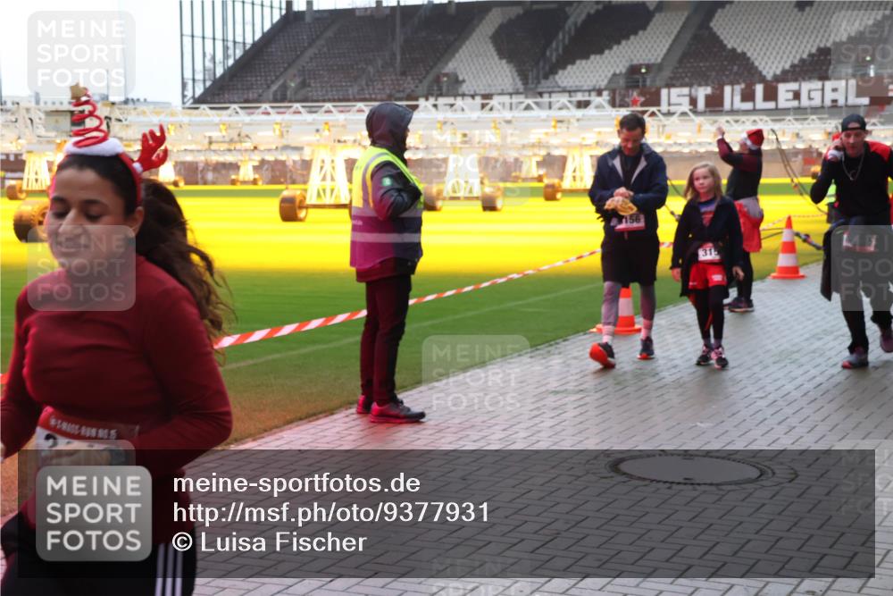 07.12.2025 - St. Pauli X-Mass-Run No. 15 Luisa Fischer http://msf.ph/oto/9377931 07.12.2025 10:28:31 Ziel 156, 315, 175, 1507, 1717, 1742, 1745, 2060, 2101, 2188, 2526, 2723, 3395, 3412, 3413, 3454, 3458, 3472, 3713, 3727, 3729, 3730, 3879, 3881, 3883, 4064, 4065, 4132, 4133, 4159, 4160, 4189, 4245, 4344, 4350, 4376, 4380, 4383, 4453, 4454, 4462, 4463, 4515, 4516, 4527, 4538, 4697, 4698, 4700, 4701, 4702, 4704, 4706, 4707, 4708, 4710, 4875 meine-sportfotos.de