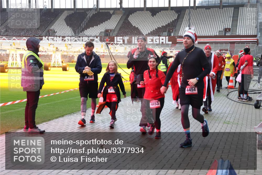 07.12.2025 - St. Pauli X-Mass-Run No. 15 Luisa Fischer http://msf.ph/oto/9377934 07.12.2025 10:28:32 Ziel 56, 31, 4453, 4454, 3881, 175, 1507, 1717, 1742, 1745, 2060, 2101, 2188, 2526, 2723, 3395, 3412, 3413, 3454, 3458, 3472, 3713, 3727, 3729, 3730, 3879, 3881, 3883, 4064, 4065, 4132, 4133, 4159, 4160, 4189, 4245, 4344, 4350, 4355, 4376, 4380, 4383, 4388, 4453, 4454, 4462, 4463, 4515, 4516, 4527, 4538, 4697, 4698, 4700, 4701, 4702, 4704, 4706, 4707, 4708, 4710, 4875 meine-sportfotos.de