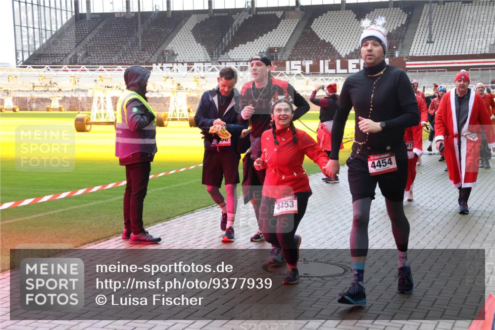 07.12.2025 - St. Pauli X-Mass-Run No. 15 Luisa Fischer http://msf.ph/oto/9377939 07.12.2025 10:28:33 Ziel 4453, 4454, 413, 1507, 1717, 1742, 1745, 2060, 2101, 2188, 2526, 2723, 3395, 3412, 3413, 3454, 3458, 3472, 3713, 3727, 3729, 3730, 3879, 3881, 3883, 4064, 4065, 4132, 4133, 4159, 4160, 4189, 4245, 4344, 4350, 4355, 4376, 4380, 4383, 4388, 4453, 4454, 4462, 4463, 4515, 4516, 4527, 4538, 4697, 4698, 4700, 4701, 4702, 4704, 4706, 4707, 4708, 4710, 4875 meine-sportfotos.de