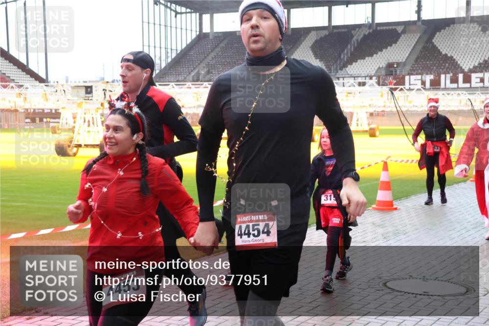 07.12.2025 - St. Pauli X-Mass-Run No. 15 Luisa Fischer http://msf.ph/oto/9377951 07.12.2025 10:28:34 Ziel 40, 4453, 15, 4454, 31, 1000, 83, 412, 1507, 1717, 1742, 1745, 2060, 2101, 2188, 2526, 2723, 3395, 3412, 3413, 3454, 3458, 3472, 3713, 3727, 3729, 3730, 3879, 3881, 3883, 4064, 4065, 4132, 4133, 4159, 4160, 4189, 4245, 4250, 4344, 4350, 4355, 4376, 4380, 4383, 4388, 4453, 4454, 4462, 4463, 4515, 4516, 4527, 4538, 4697, 4698, 4700, 4701, 4702, 4704, 4706, 4707, 4708, 4710, 4875 meine-sportfotos.de