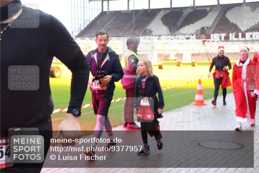 07.12.2025 - St. Pauli X-Mass-Run No. 15 Luisa Fischer http://msf.ph/oto/9377957 07.12.2025 10:28:35 Ziel 15, 54, 31, 31, 413, 412, 1507, 1717, 1742, 1745, 2060, 2101, 2188, 2526, 2723, 3395, 3412, 3413, 3454, 3458, 3472, 3713, 3727, 3729, 3730, 3879, 3881, 3883, 4037, 4064, 4065, 4132, 4133, 4159, 4160, 4189, 4245, 4250, 4344, 4350, 4355, 4376, 4380, 4383, 4388, 4453, 4454, 4462, 4463, 4515, 4516, 4527, 4538, 4697, 4698, 4700, 4701, 4702, 4704, 4706, 4707, 4708, 4710, 4875 meine-sportfotos.de