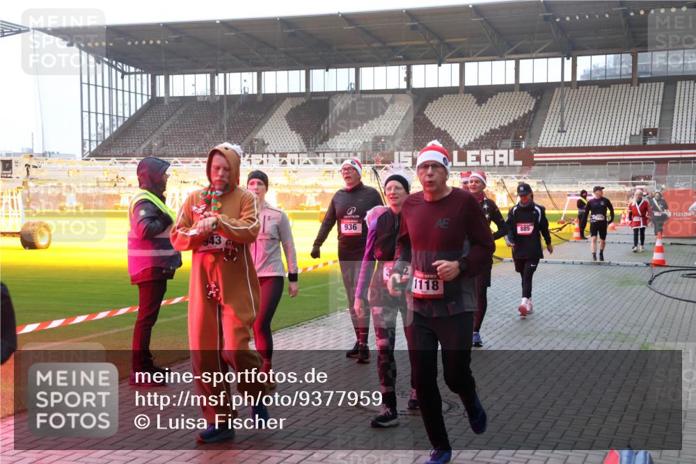 07.12.2025 - St. Pauli X-Mass-Run No. 15 Luisa Fischer http://msf.ph/oto/9377959 07.12.2025 10:03:31 Ziel 936, 358, 885, 1118, 177, 442, 443, 460, 885, 918, 936, 943, 956, 963, 965, 1118, 1314, 1594, 2505, 2682, 2780, 2781, 2908, 2973, 2975, 3284, 3417, 3518, 3892 meine-sportfotos.de